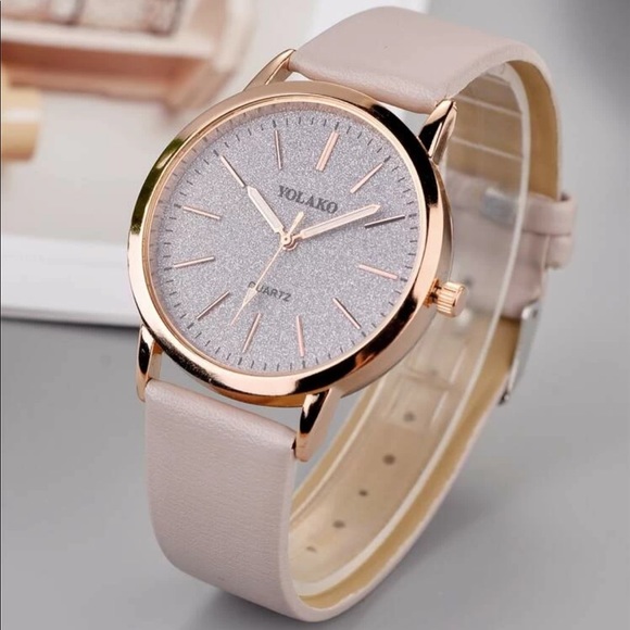 Jewelry - Round pointer quartz watch